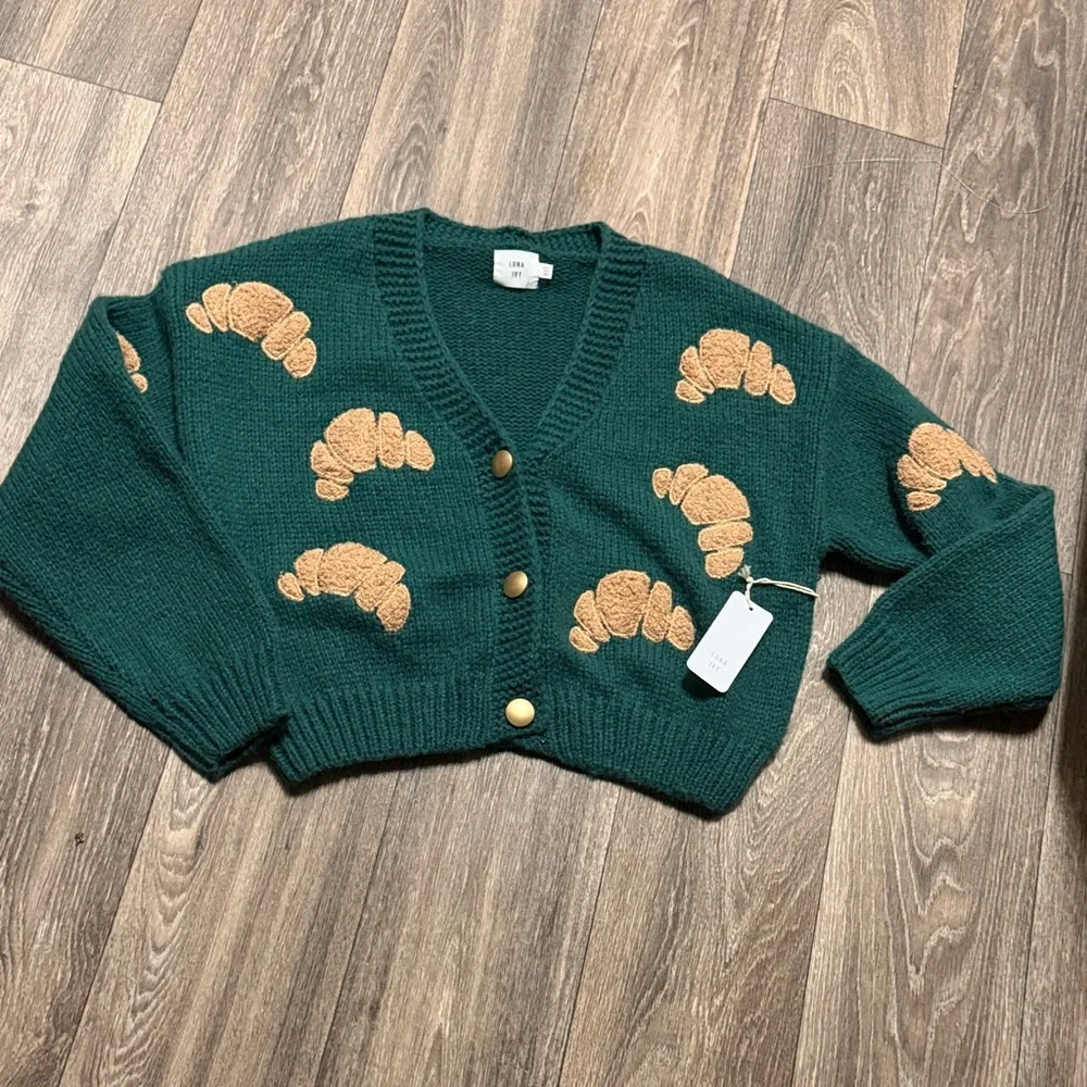 Green Croissant Patterned Sweater this sweater is so cozy , !! - Picture 1 of 3